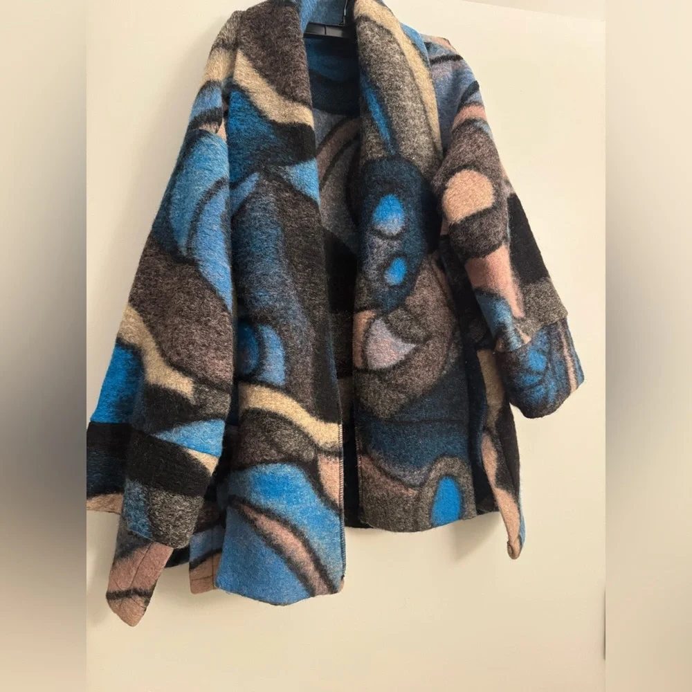 Abstract Patterned Coat - Picture 4 of 7